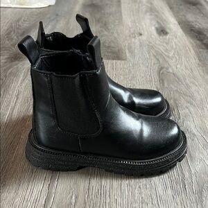Black Kids Chelsea Boots - Shein- Size 33 (equivalent to size 2)